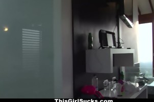 Horny Amateur Sucks Off Her Man In The Shower - This Girl Sucks