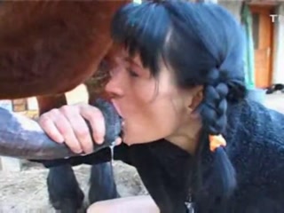 Dirty MILF deepthroat sex horse 